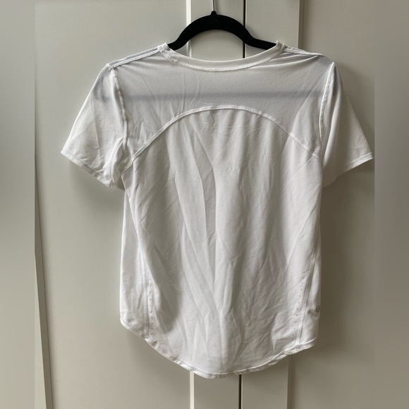 Lululemon White T-Shirt - Picture 3 of 3